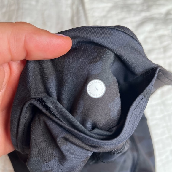 Lululemon size 4 fast and free 23” leggings like new - Picture 3 of 3